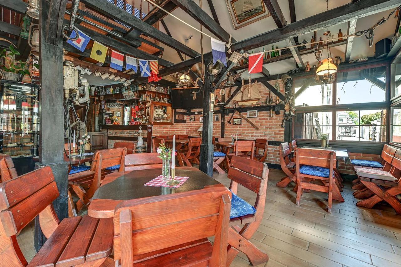 Villa & Restaurant Admiral Nelson เฮล ภายนอก รูปภาพ