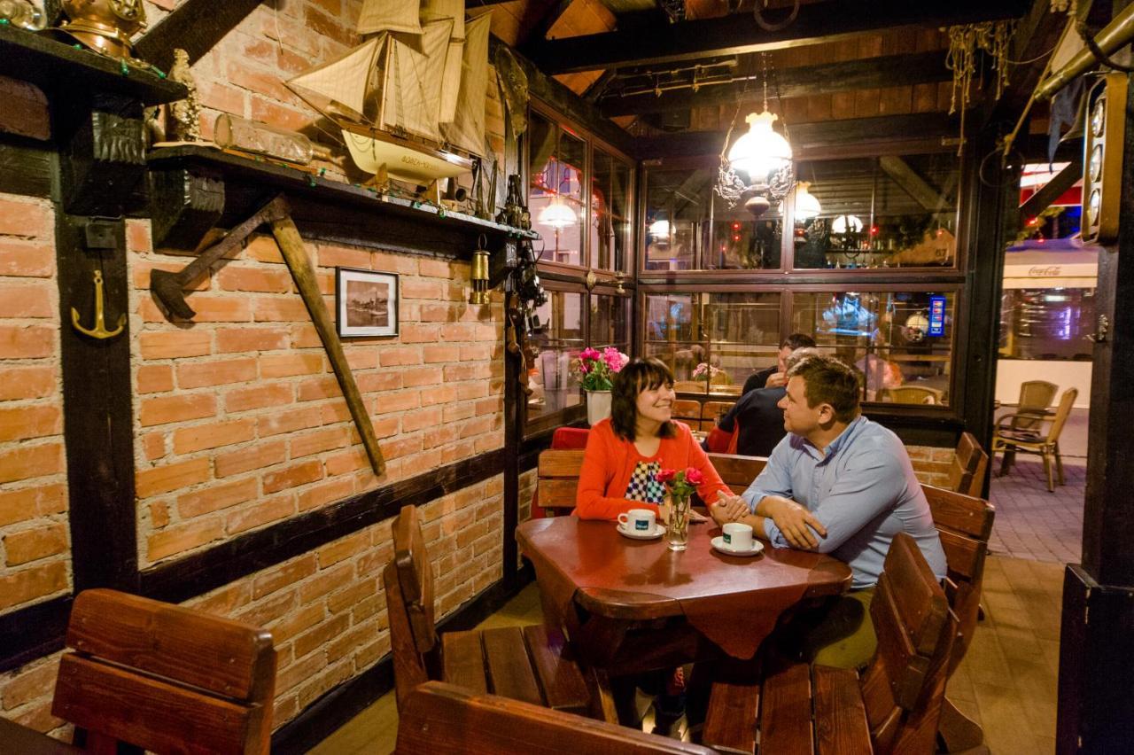 Villa & Restaurant Admiral Nelson เฮล ภายนอก รูปภาพ
