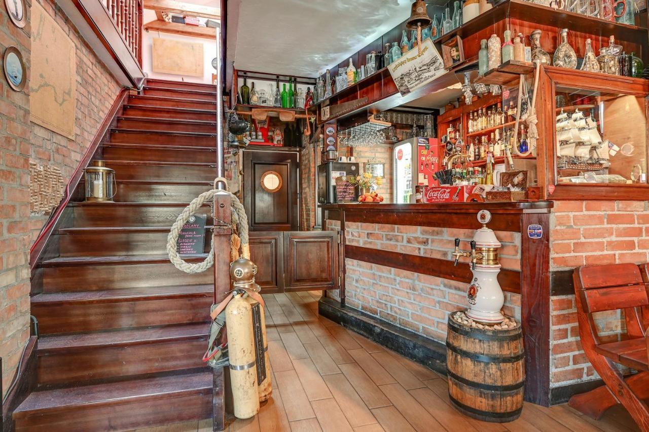 Villa & Restaurant Admiral Nelson เฮล ภายนอก รูปภาพ
