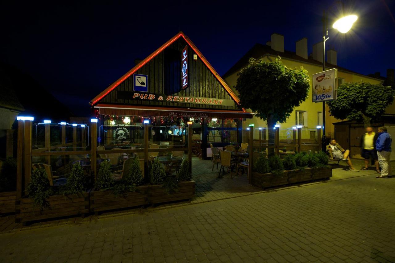 Villa & Restaurant Admiral Nelson เฮล ภายนอก รูปภาพ