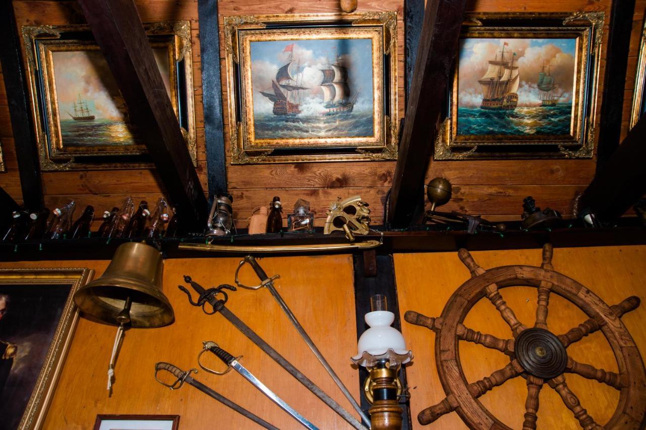 Villa & Restaurant Admiral Nelson เฮล ภายนอก รูปภาพ