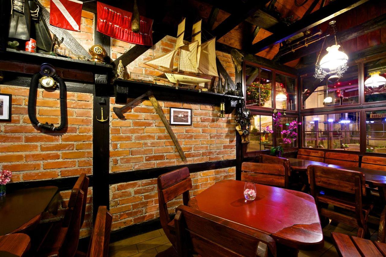 Villa & Restaurant Admiral Nelson เฮล ภายนอก รูปภาพ